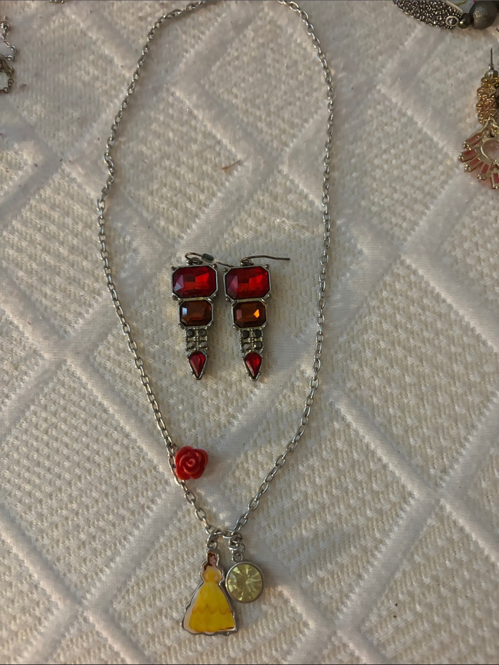 Red express earrings and necklace set